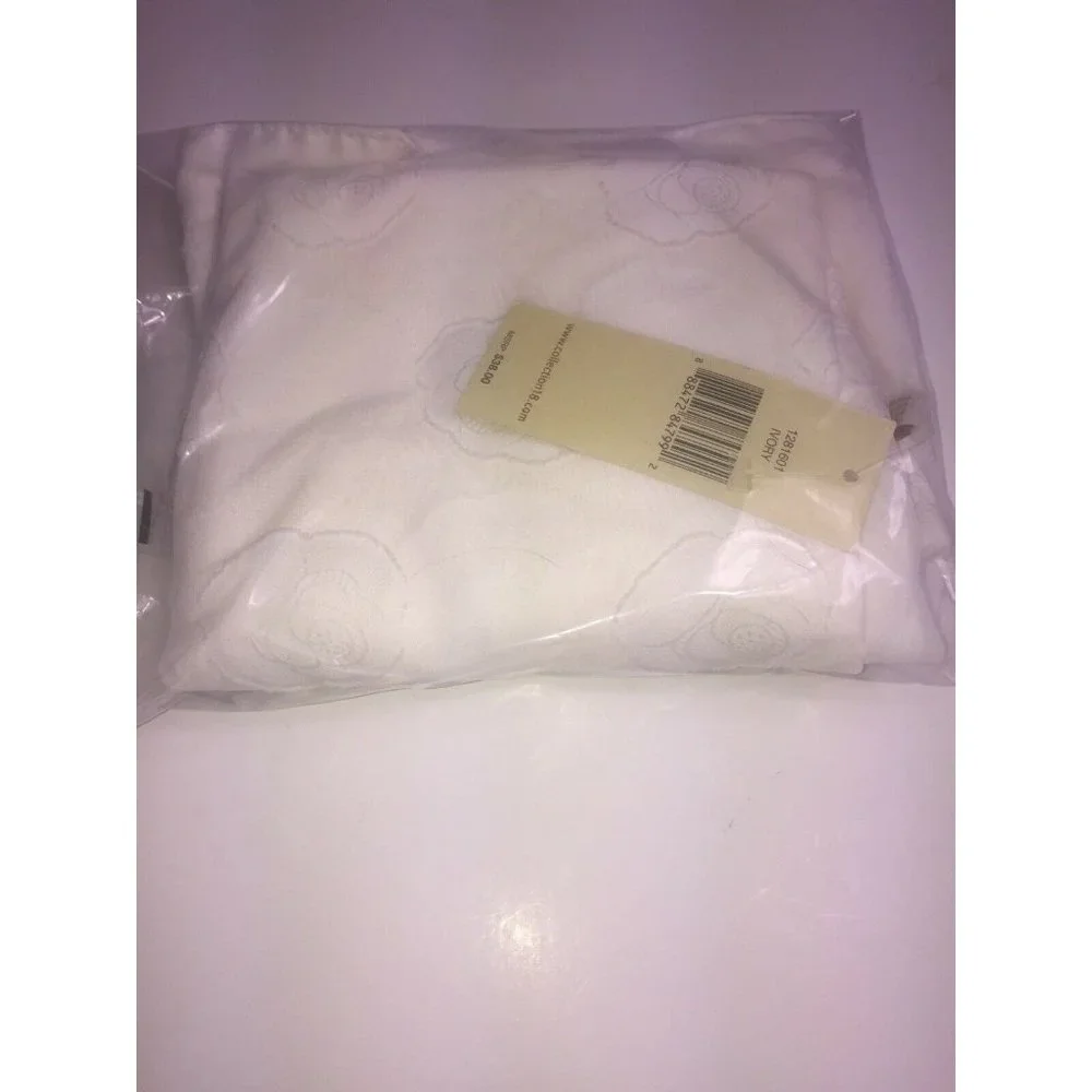 Collection Xiix Clipped Rose Wrap in Ivory